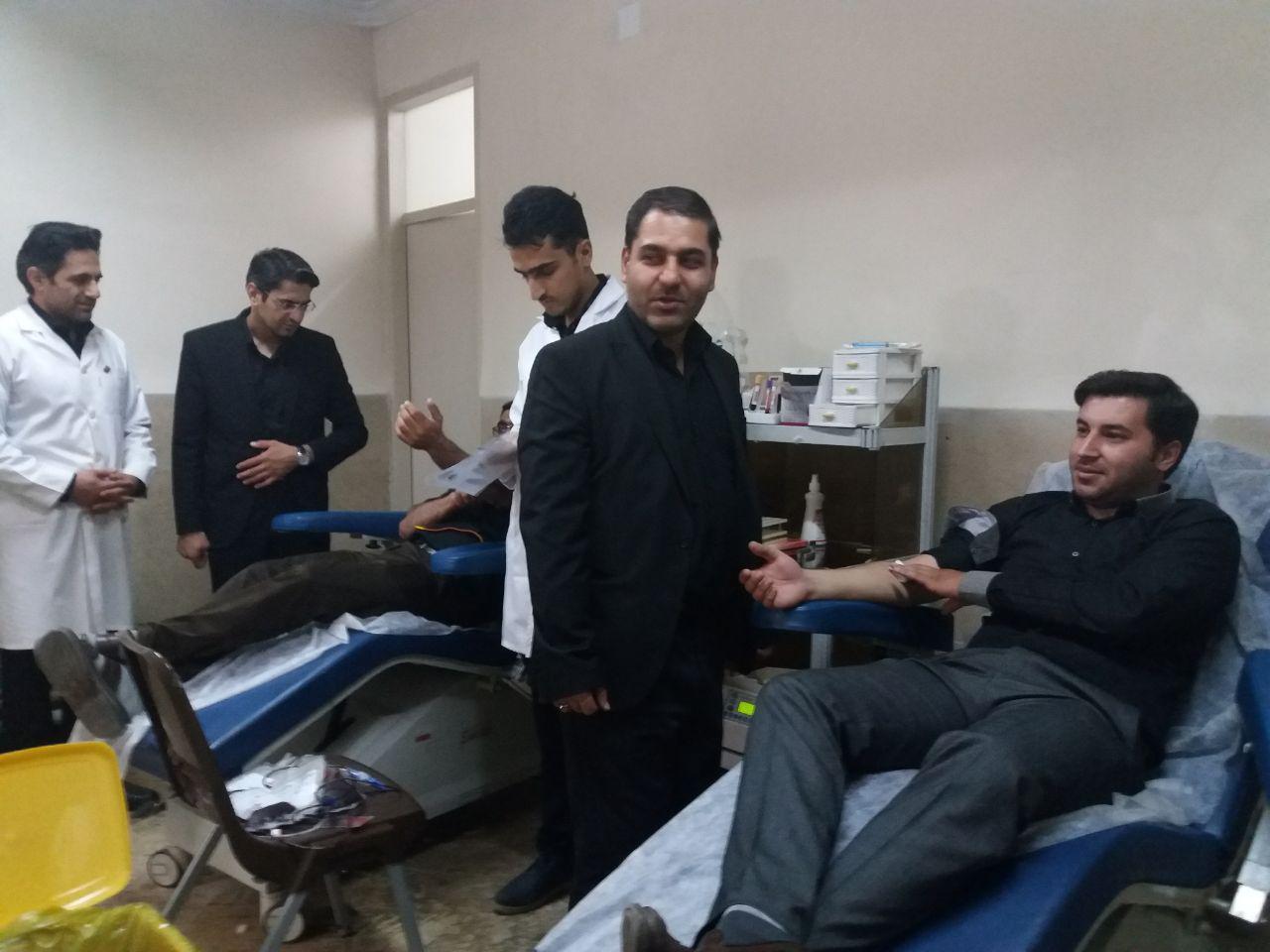خونگیری پایگاه انتقال خون خوی از عزاداران حسینی به روایت از تصویر