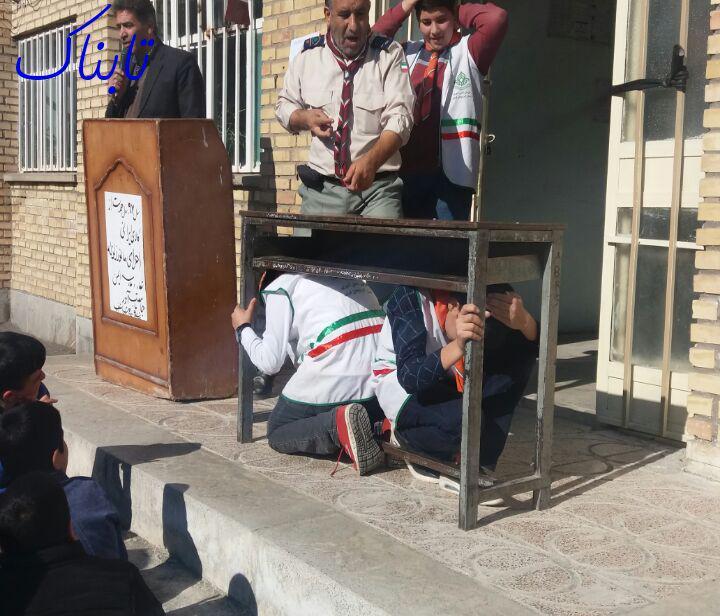 برگزاری مانور زلزله در مدارس شهرستان خوی به روایت از تصویر