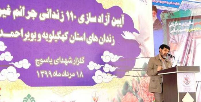 اهداء شاخه گل 110 زندانی آزاد شده به 110 شهید + فیلم