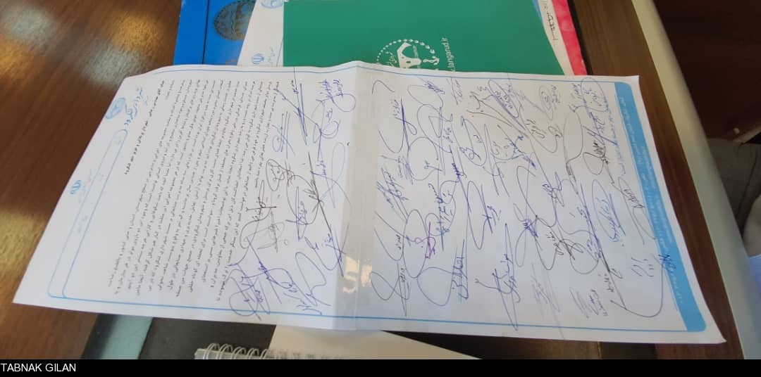 اقدام جالب کارکنان یک شهرداری در گیلان برای ماندن شهردارشان! +تصاویر