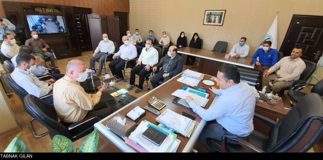 اقدام جالب کارکنان یک شهرداری در گیلان برای ماندن شهردارشان! +تصاویر