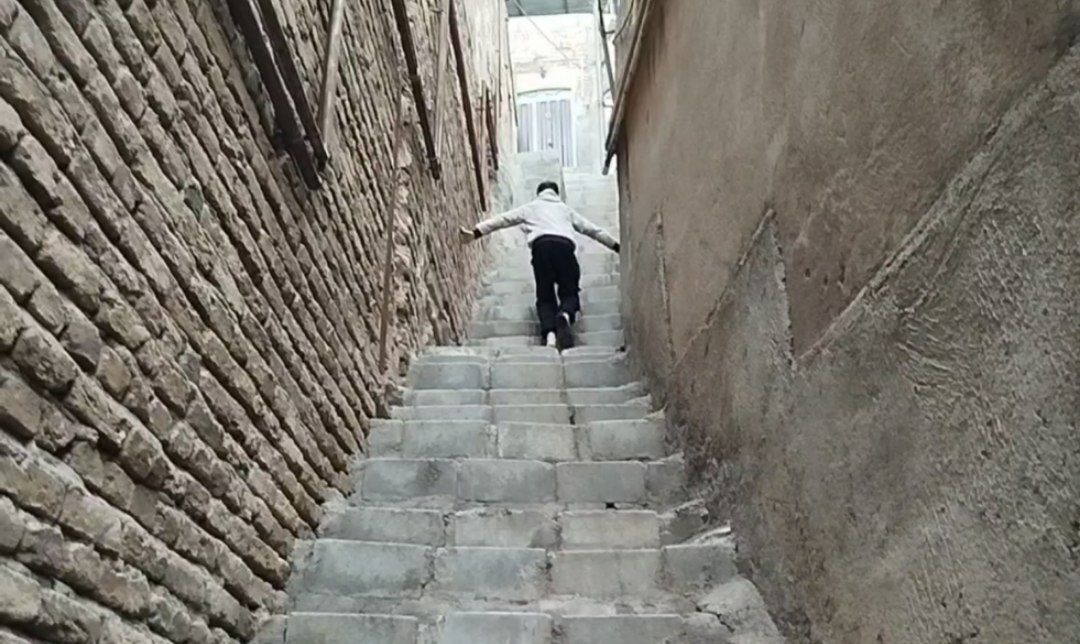 تلاش برای تخلیه پهنههای پرخطر / جزئیات برنامه جابهجایی ساکنان پهنه رانشی ۴۸ هکتاری تبریز تلاش برای تخلیه پهنههای پرخطر / جزئیات برنامه جابهجایی ساکنان پهنه رانشی ۴۸ هکتاری تبریز