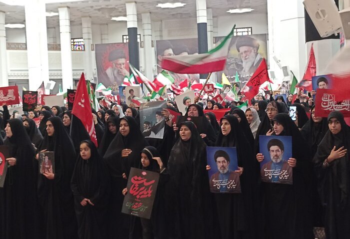 حرم شاهچراغ؛ شبستانی که بانوان شیرازی در آن پیمان مقاومت بستنداز مادری که همزمان داغ دختر و همسر را تحمل کرد تا دانشجویانی که انتقام را در آزمایشگاه می‌جویند
